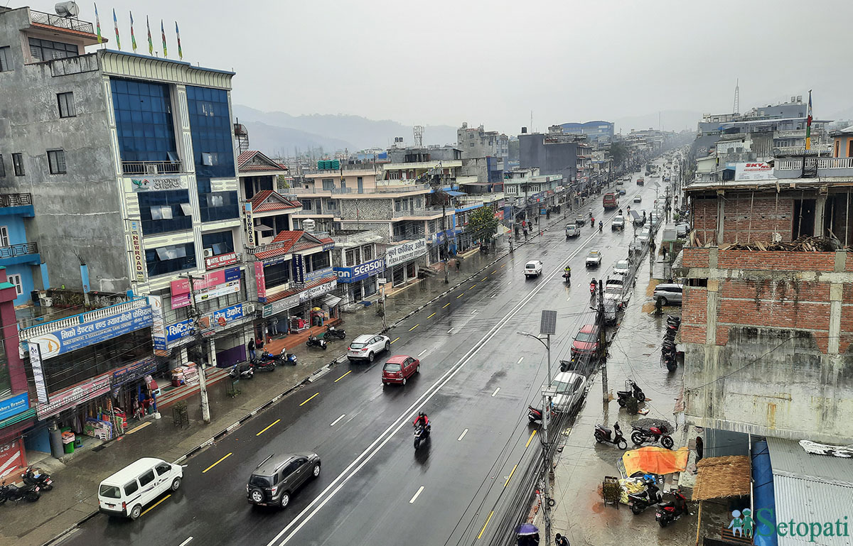 पोखरामा यस हिउँदकै पहिलो वर्षा। तस्बिरः युवराज श्रेष्ठ/